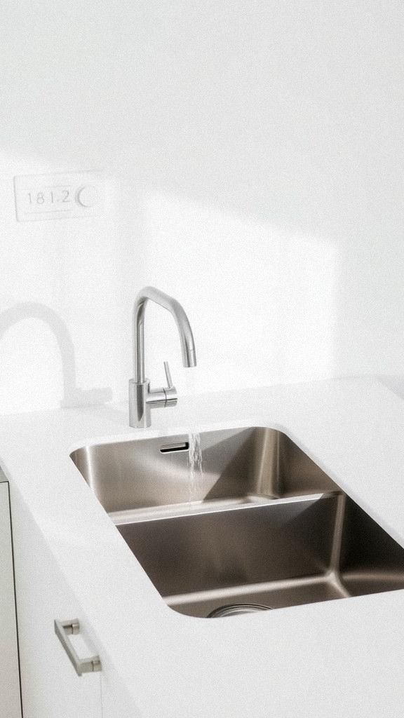 Compact Sink With Clean, Angular Design